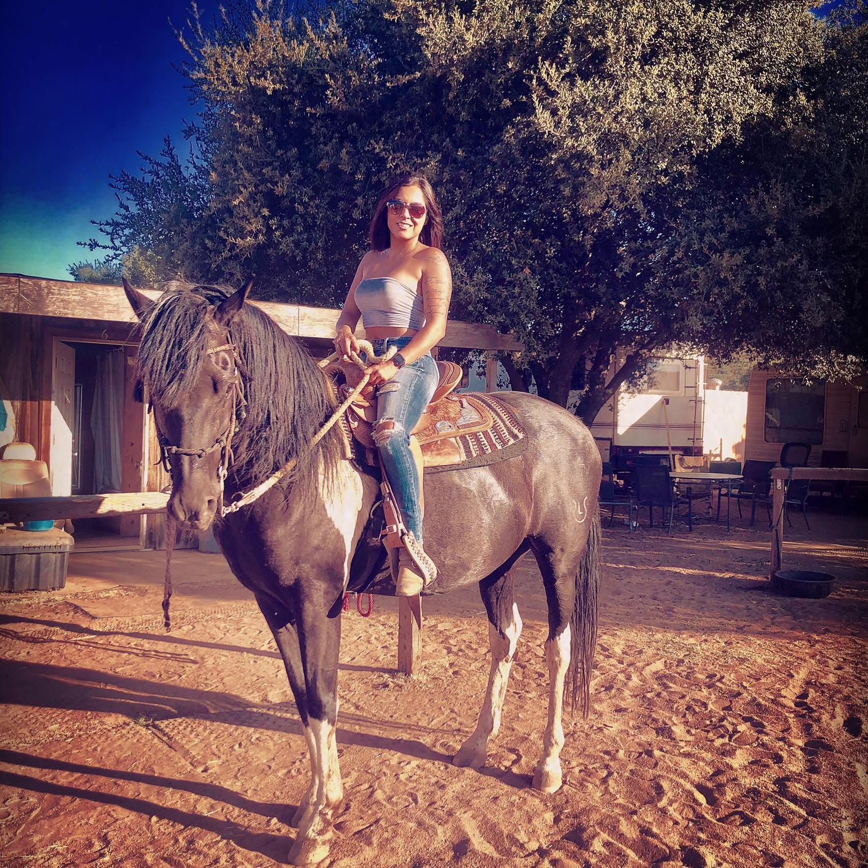 Amaris Quintana horseback riding